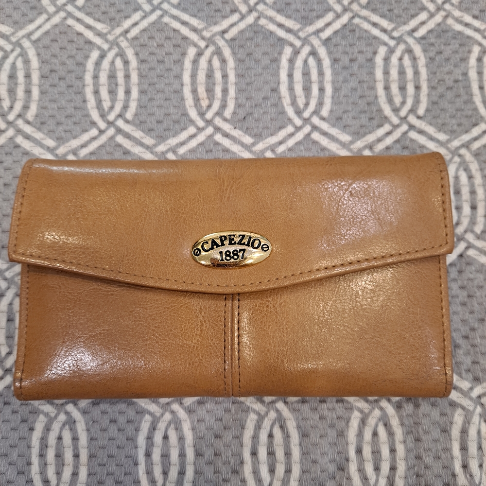Capezio 1887 Vintage Brown Leather Women's Checkbook Wallet